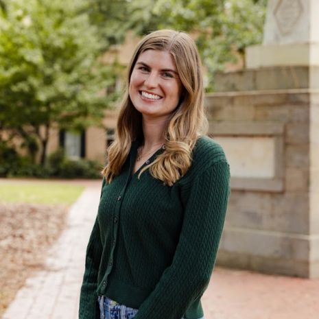 headshot of Lindsey Czaniecki