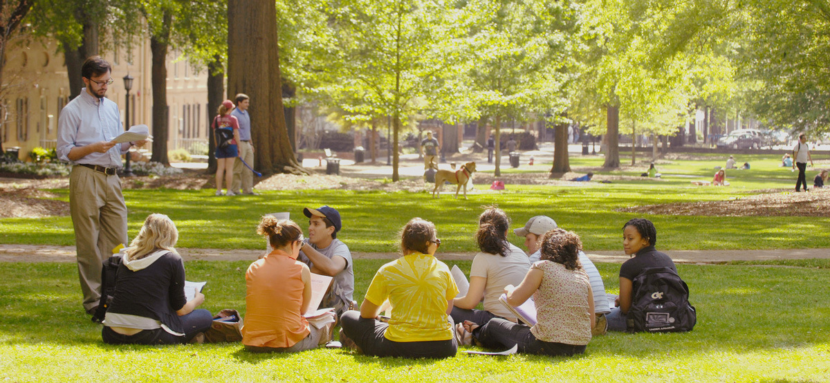 Students sitting in a circle on the Horseshoe