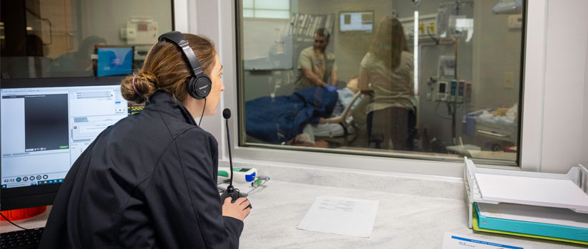 Nursing students work in the simulation lab.
