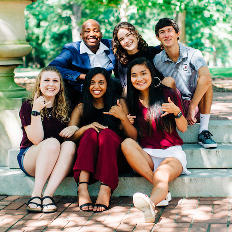 Group of Honors Ambassadors on the Horseshoe