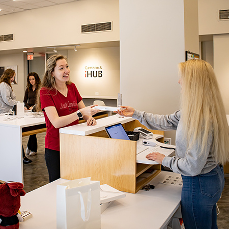 A customer checks out at the Gamecock iHub.