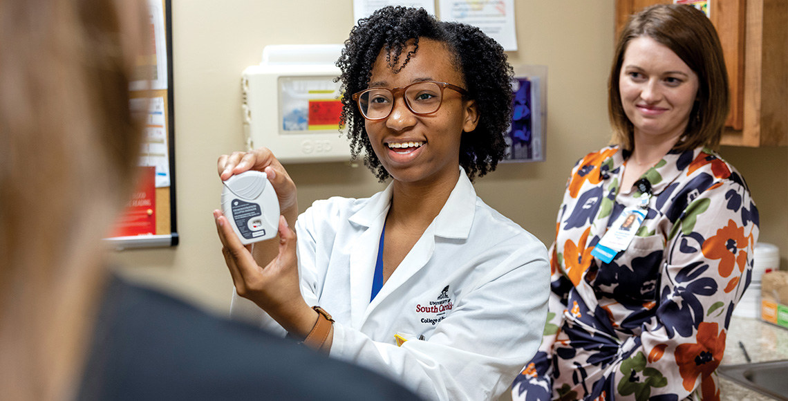 Pharmacy student on rotation at a clinic